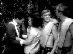 Image 3 of this episode (bridge)